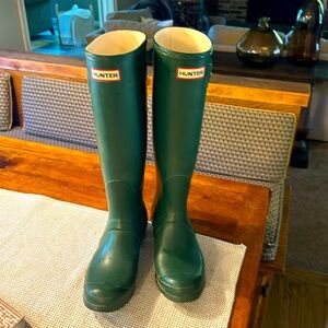 Hunter Original Tall Rain Boots- dark green.      US Women’s Sz 8/9 EURO 40/41